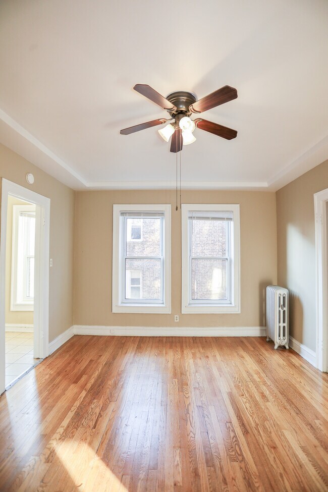 Building Photo - 5011 N Damen Ave Unit #31