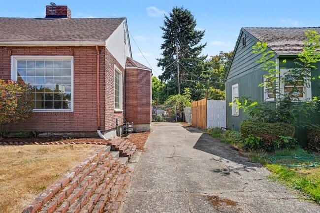 Photo - 1470 Capitol St NE
