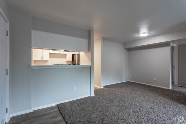 2BR, 2BA - 932 SF B1 Renovated - Kitchen/ Dining Area