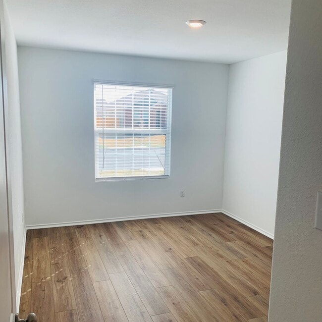 Photo - 4 Bed 2 Bath in Jarrell, TX