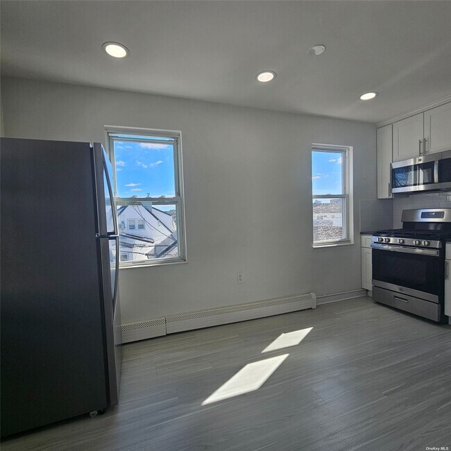 Photo - 124 W Fulton St