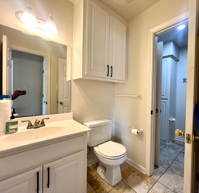 Photo - 527 N Avenue Y