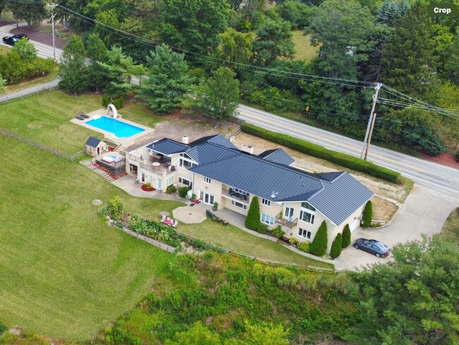 Modern Resort-Like Home with Pool - Modern Resort-Like Home with Pool