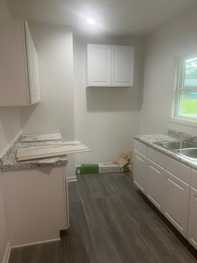 Photo - 601 10th Ave