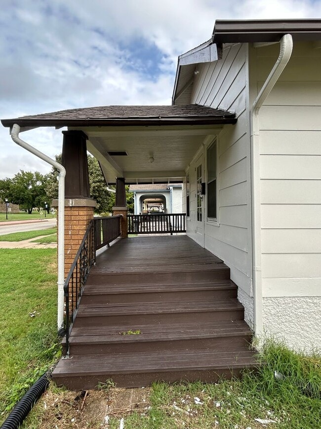 Photo - 2080 SW Washburn Ave