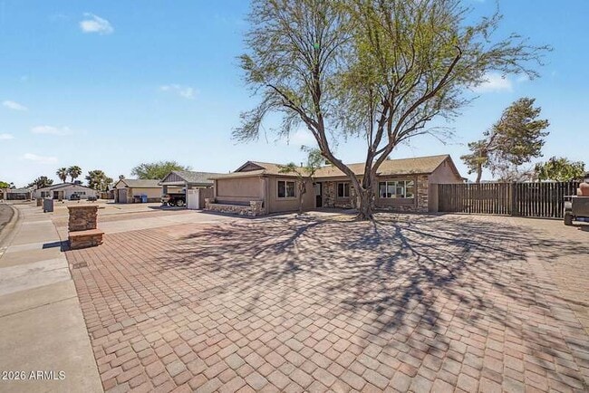 Photo - 2601 E Dahlia Dr
