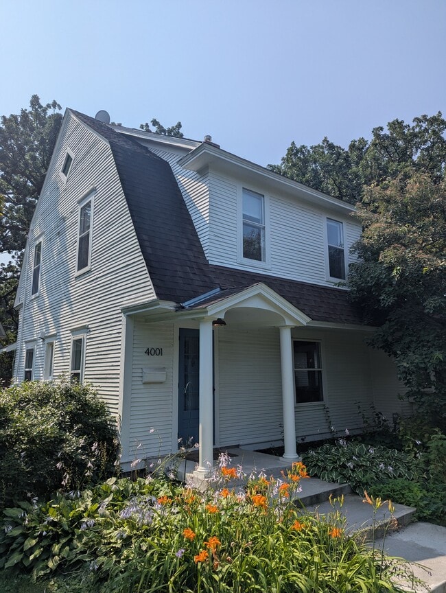 Building Photo - 4001 Sheridan Ave S Rental
