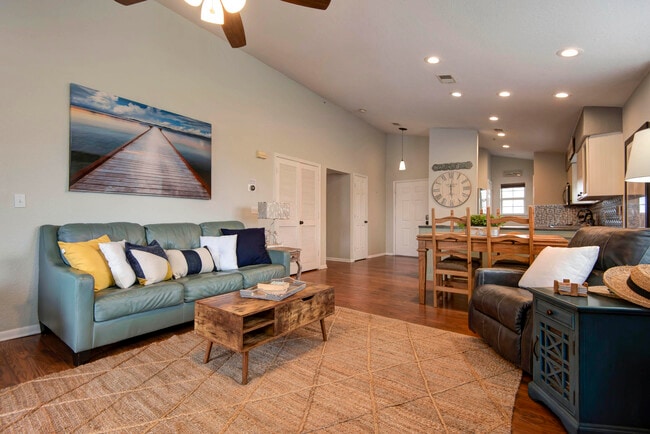 Building Photo - 175 W Rockford Dr Unit K9