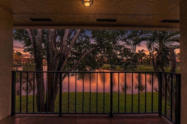 Photo - 1543 Lake Crystal Dr Unit G