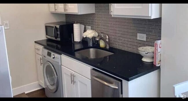 Building Photo - 0 bedroom in Chicago IL 60613 Unit 1W Rental