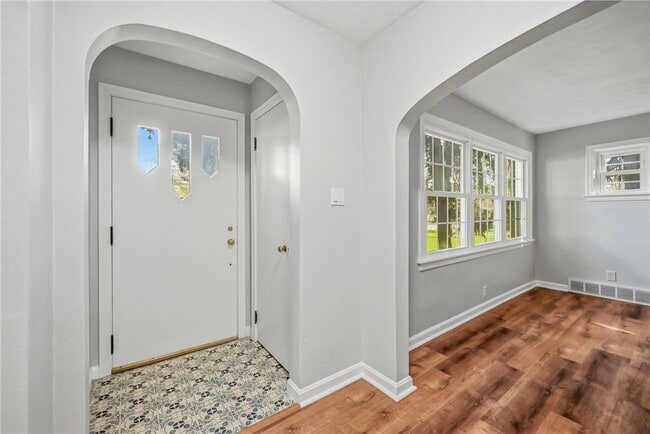 Photo - 1060 S Hermitage Rd