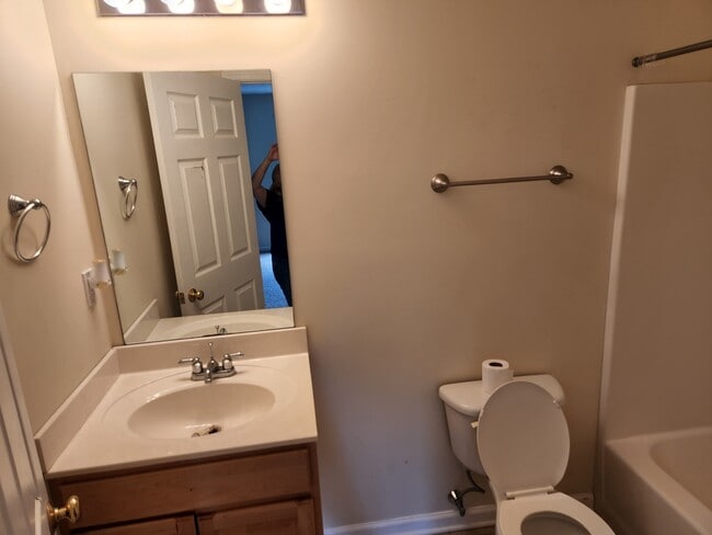 1990 Oakhurst Dr Unit B