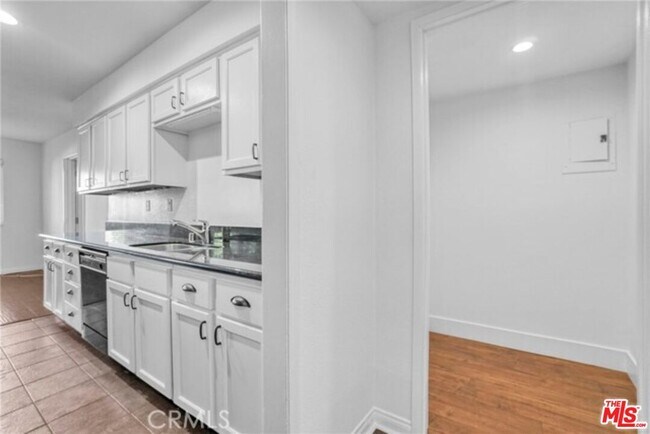 Photo - 5003 Tilden Ave Unidad 109