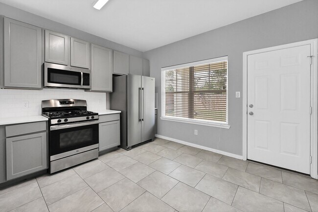 Photo - 974 Ellington St