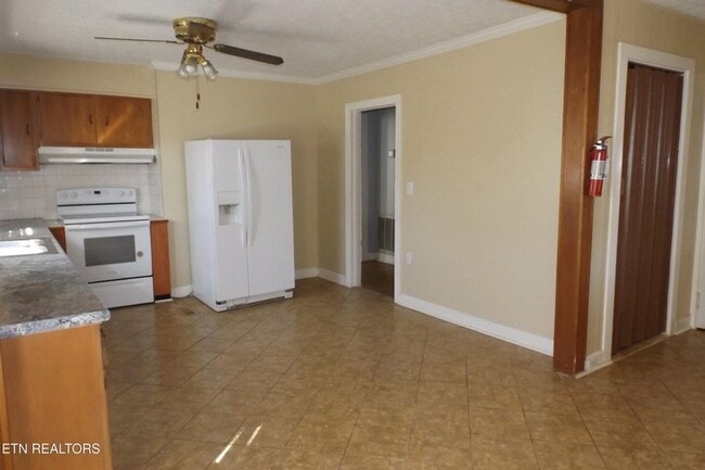 Photo - 301 Russell Rd