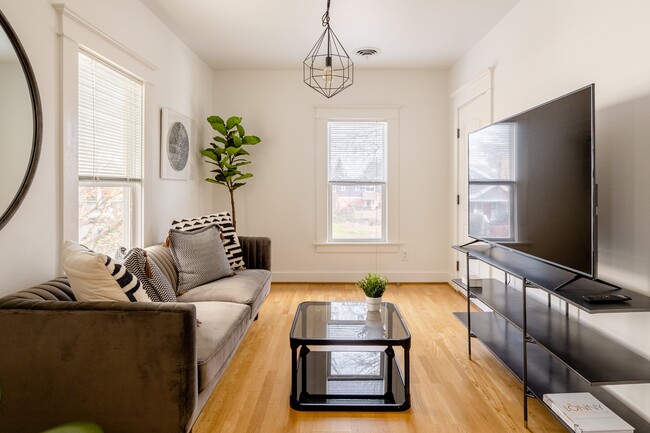 Building Photo - 4065 N Mississippi Ave Unit 4