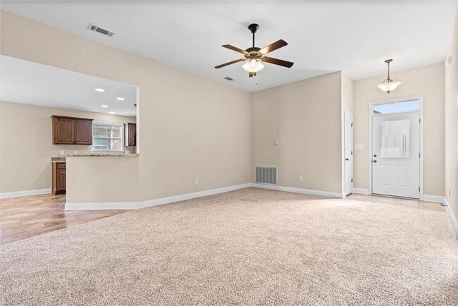 Photo - 926 Tudor Ln