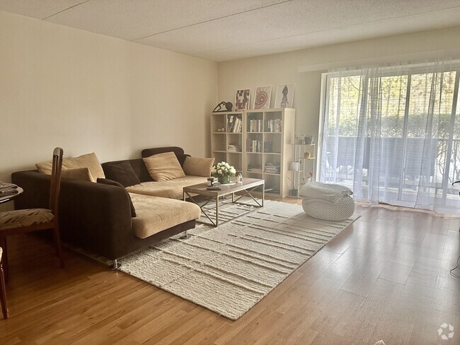 Building Photo - 50-56-56 Broadlawn Park Unit 511 Rental