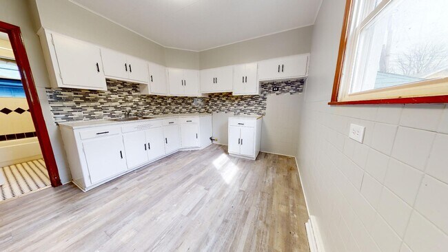 Photo - 2151 W 81st St Apartamentos Unidad Down