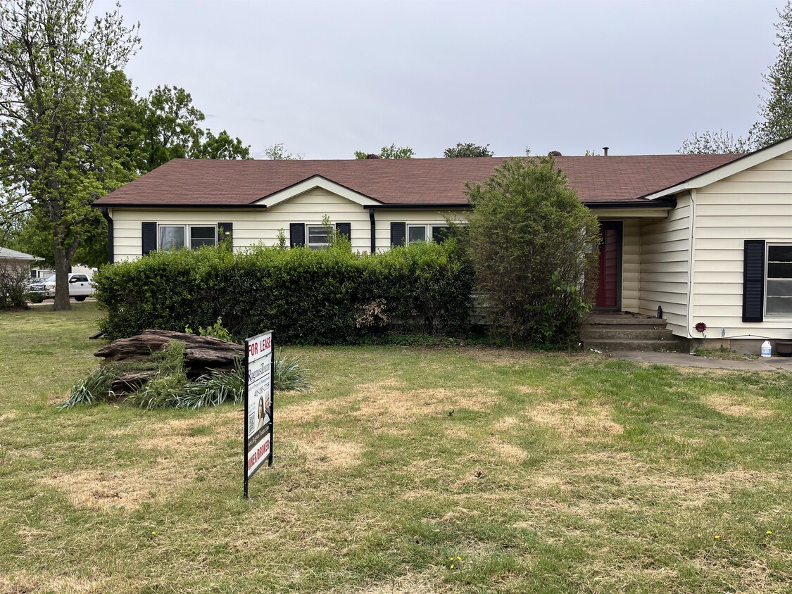 Photo - 42 E 11th St (Edmond, OK)