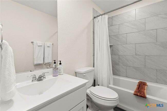 Photo - 175 Honey Oak Ln