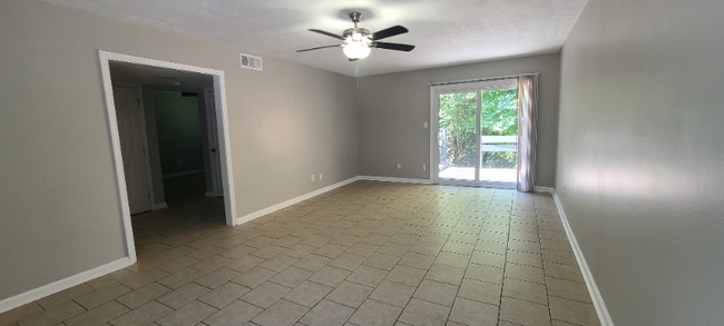 Photo - 922 Pine Oak Trail