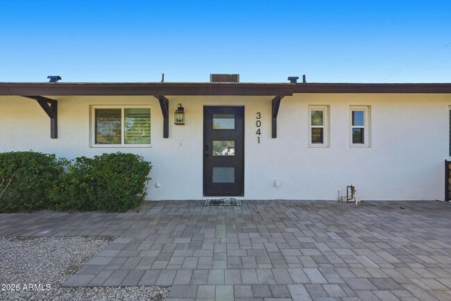 Photo - 3041 E Elm St