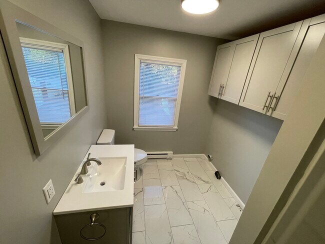 Photo - 118 E Elm St Unit Newly Renovated 1 Bed 2F