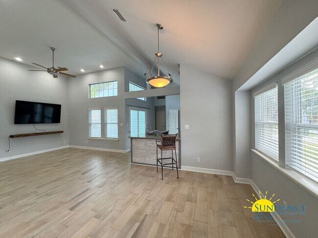 Photo - 3-Bedroom Home in Destin with Solar Power ...