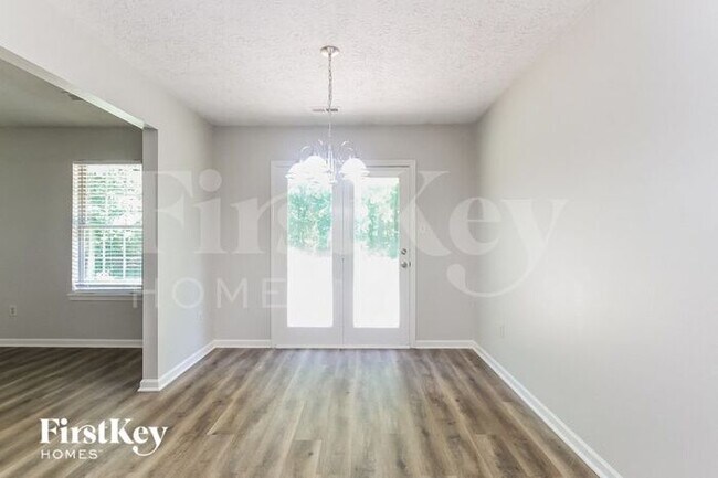 Photo - 5610 Simmul Ln