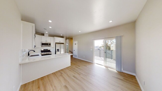 Building Photo - 4BD/2BA, Quick Walk to Campus! Rental
