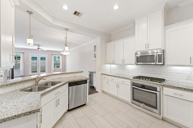 Photo - 2107 Crockett St