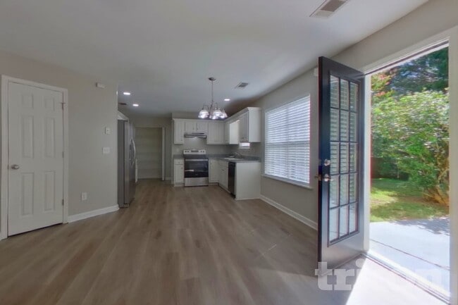 140 N Greenfield Cir