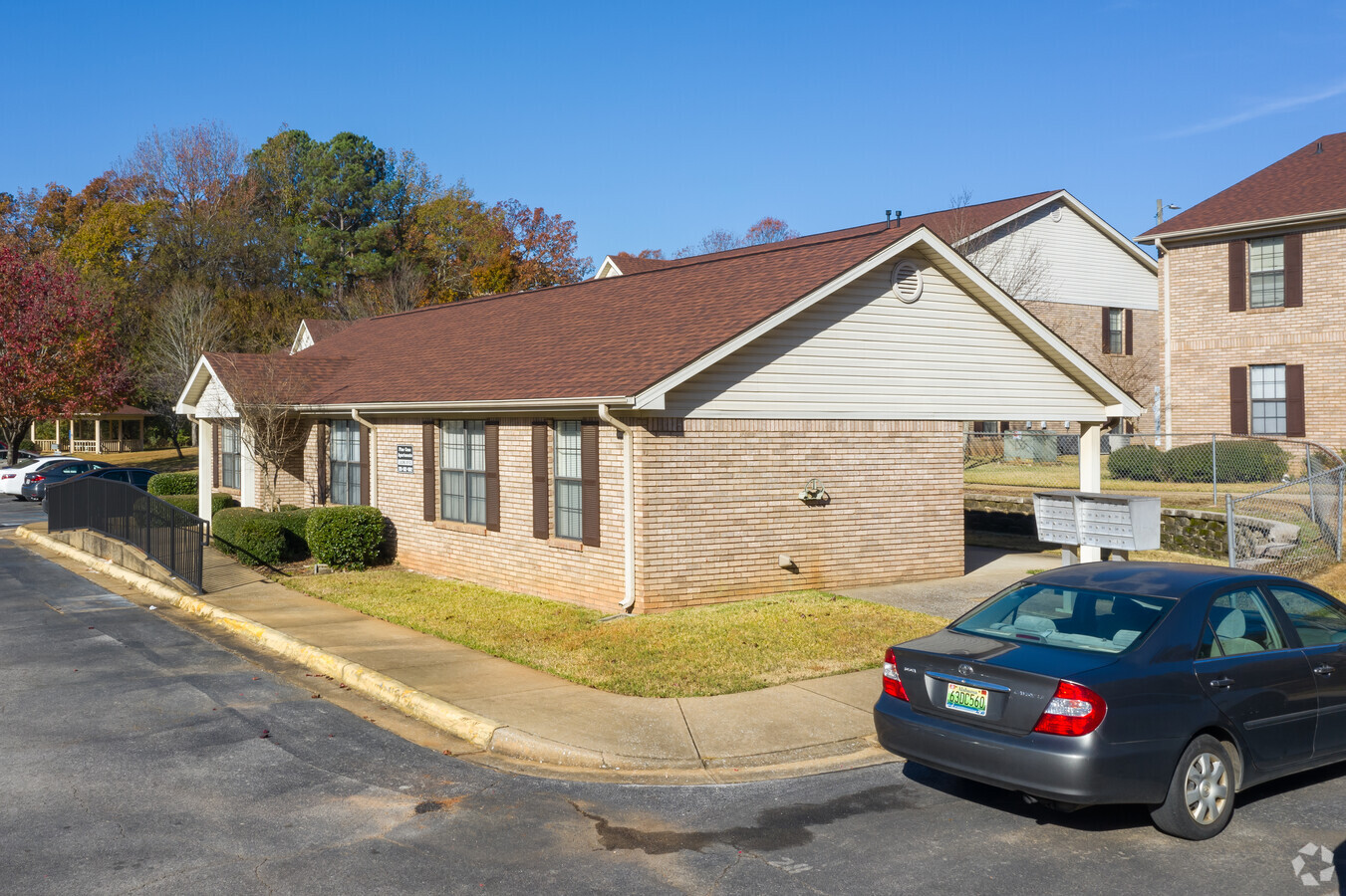 Pine Cone Apartments - Pine Cone Apartments