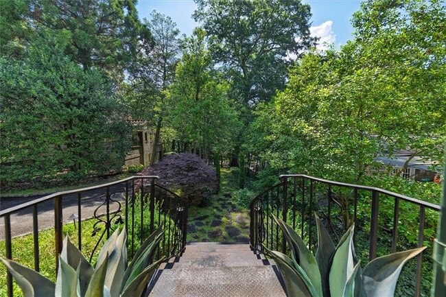 Photo - 2538 Parkside Dr NE