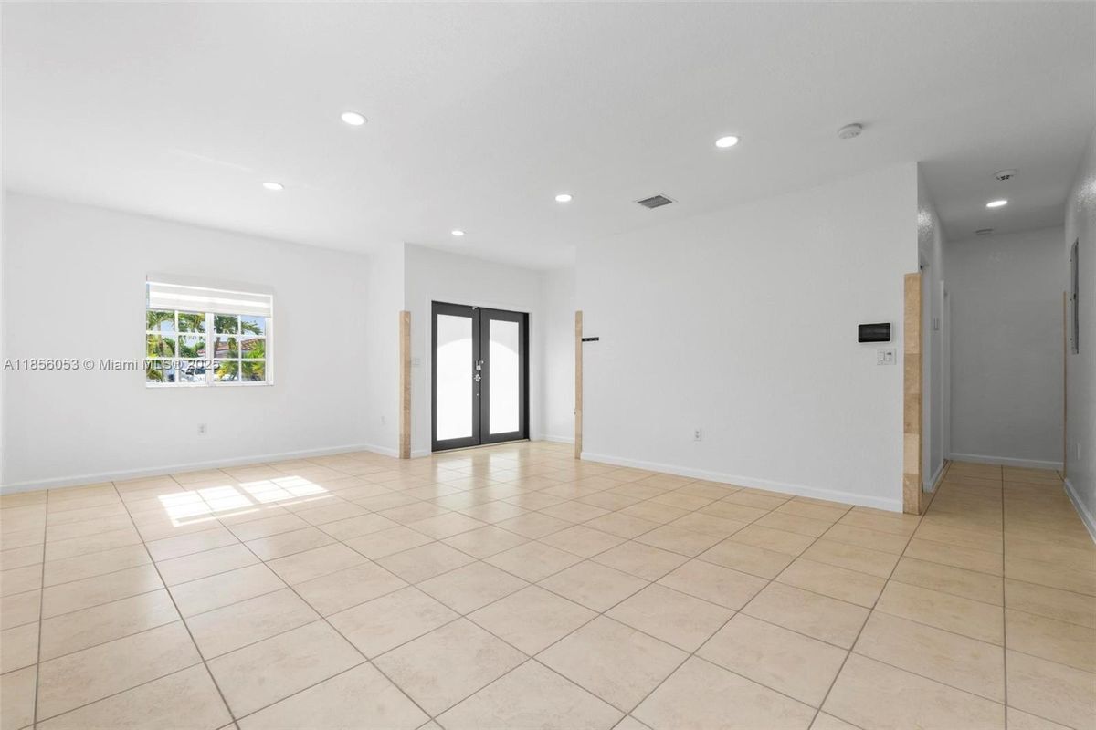 Photo - 18348 SW 139th Pl House