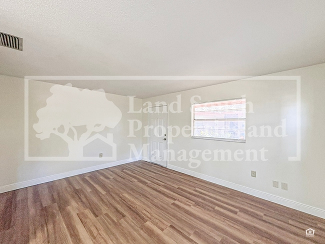 Photo - 1511 1/2 S. Dakota Avenue