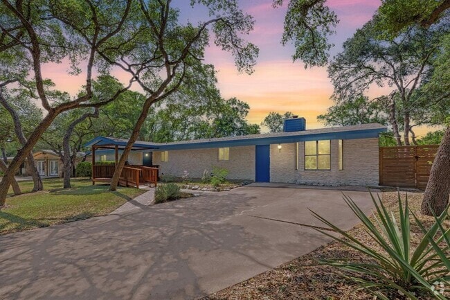 Building Photo - 6010 Oakclaire Dr Rental