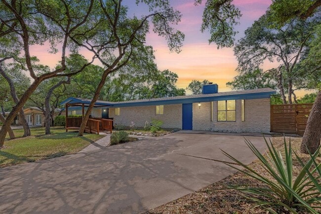 Photo - 6010 Oakclaire Dr House