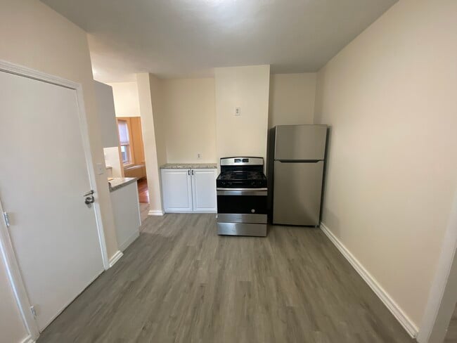 Building Photo - 33 Everett Ave Unit 1