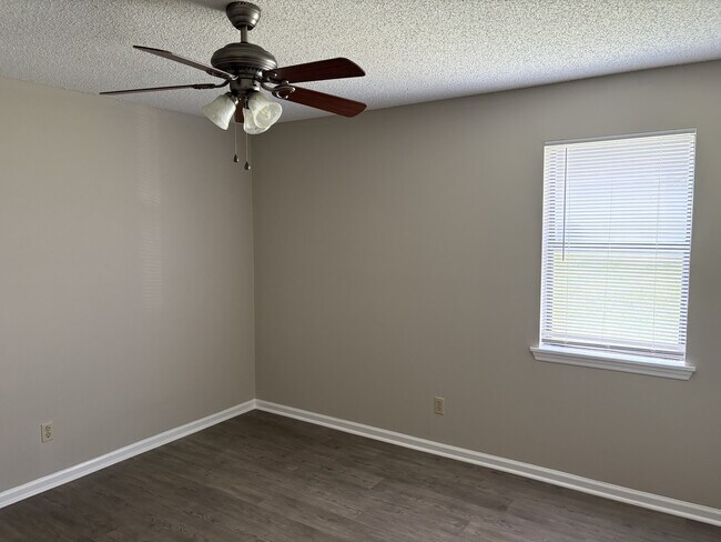 Photo - 422 Prince Ln House