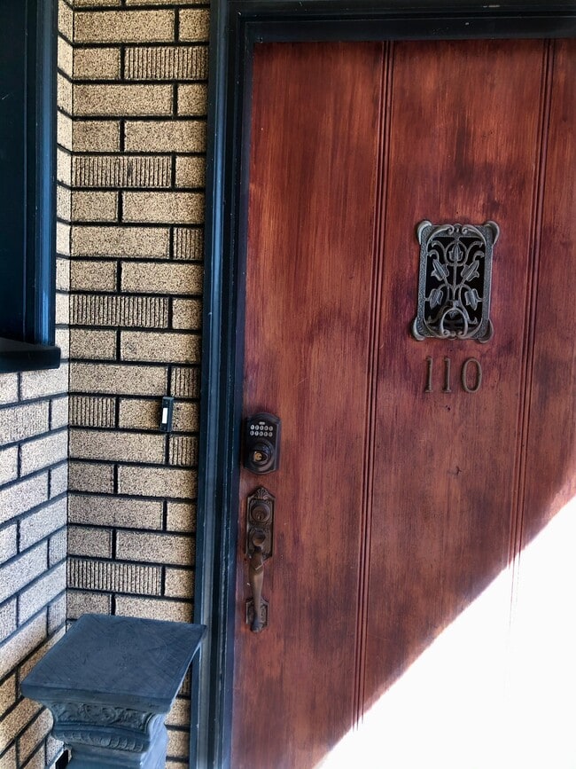 Photo - 110 N Vine St