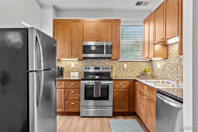 Photo - 2005 Lynch St