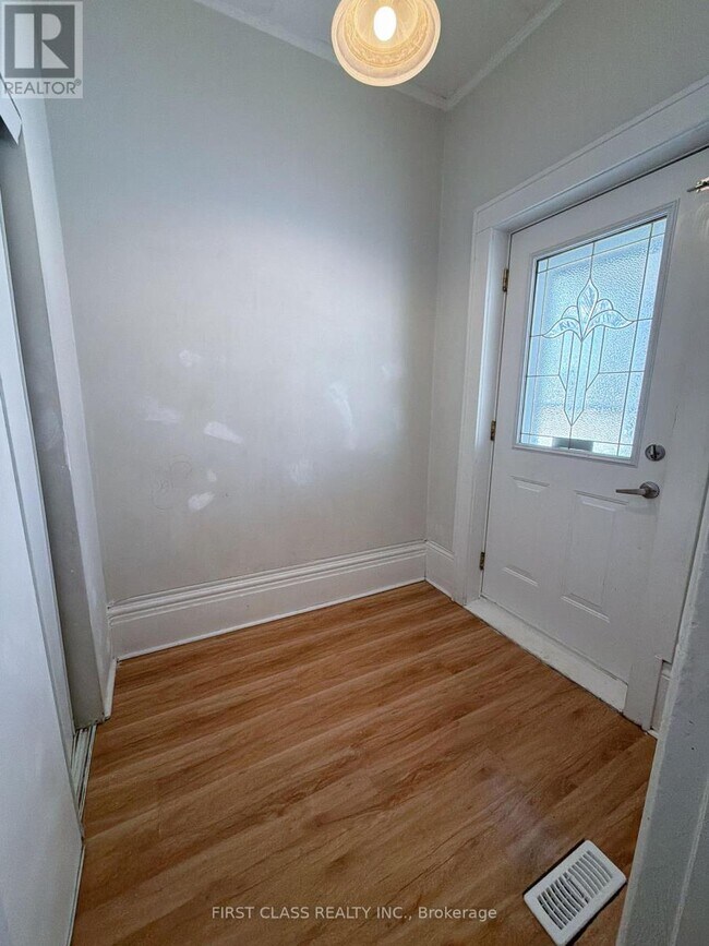 Photo - 432 Charlotte St