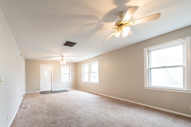 Photo - 812 W Ash Ave