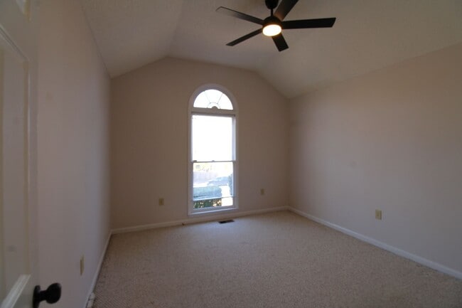 Photo - Awesome 3 bedroom home in a great area!