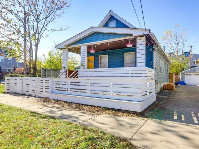 3 Bedroom 1 bath Single Family Lakefront H... - 3 Bedroom 1 bath Single Family Lakefront H... House