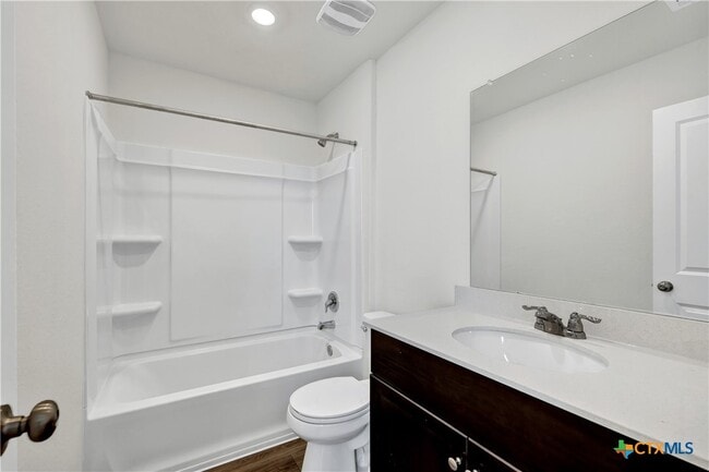 Photo - 231 Gabbro Gdns