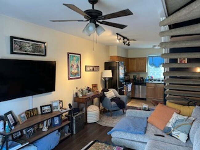 Photo - 301 Seattle St