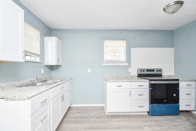 Photo - 8321 Homewood Ln